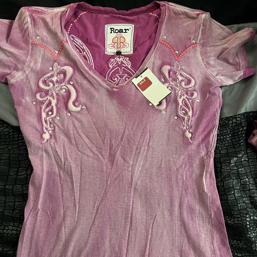 Roar New w/tags Tee